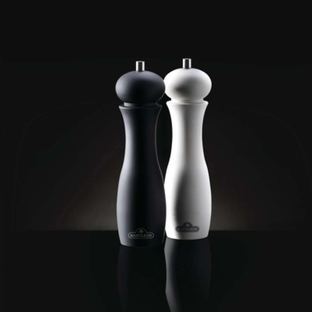SALT-AND-PEPPER-GRINDER-SET-Lifestyle-3.webp